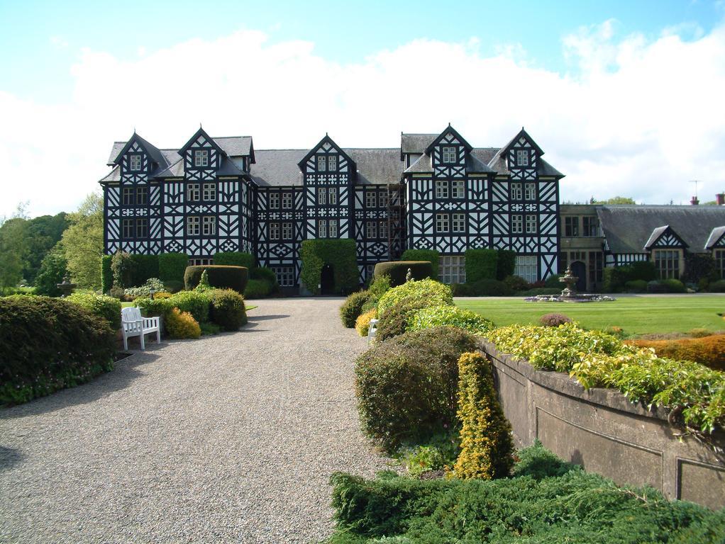 Gregynog Hall Guest House Tregynon Exterior photo