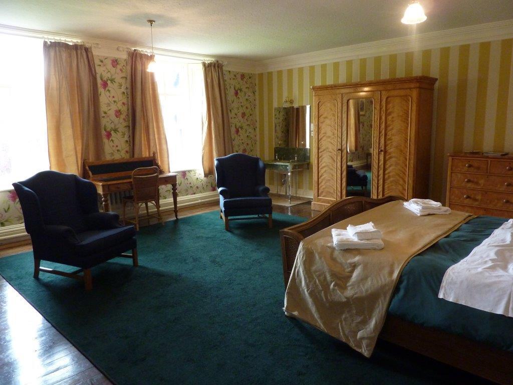Gregynog Hall Guest House Tregynon Exterior photo